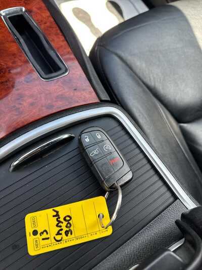 2013 Chrysler 300, $5900. Photo 5