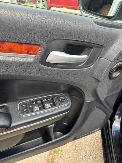 2013 Chrysler 300, $5900. Photo 6