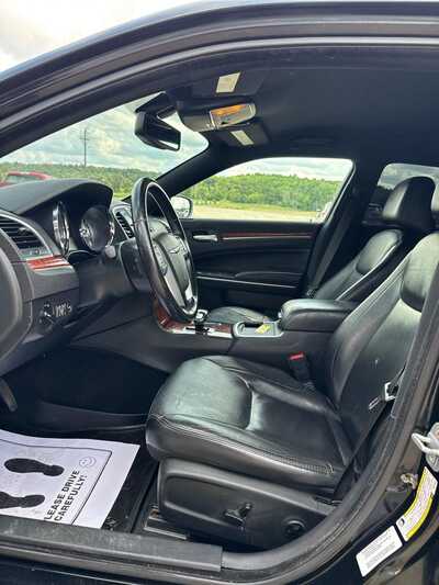 2013 Chrysler 300, $5900. Photo 7