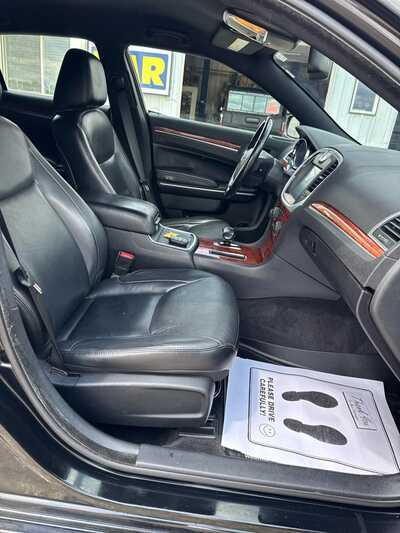 2013 Chrysler 300, $5900. Photo 8