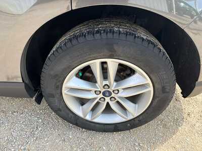 2017 Ford Edge, $13500. Photo 11
