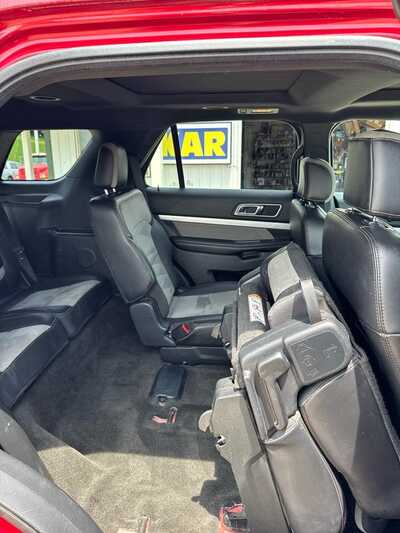 2017 Ford Explorer, $10900. Photo 11