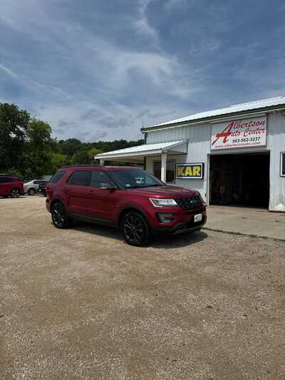 2017 Ford Explorer, $10900. Photo 2