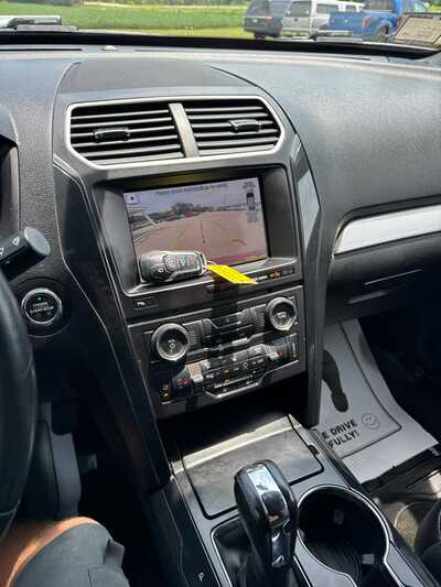 2017 Ford Explorer, $10900. Photo 5