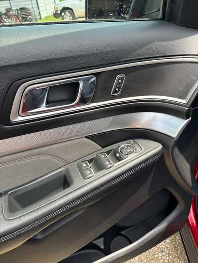 2017 Ford Explorer, $10900. Photo 6