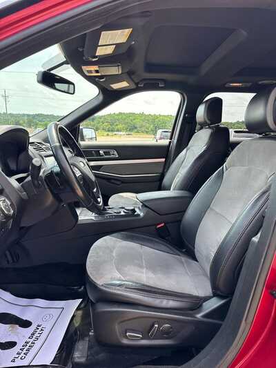 2017 Ford Explorer, $10900. Photo 7
