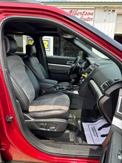 2017 Ford Explorer, $10900. Photo 9