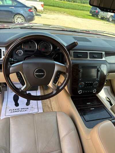 2007 GMC Yukon XL, $4900. Photo 4