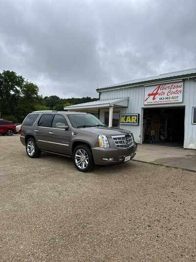 2014 Cadillac Escalade, $14900. Photo 2
