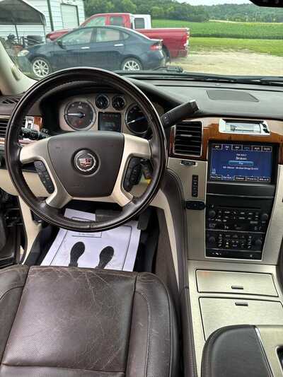 2014 Cadillac Escalade, $14900. Photo 4