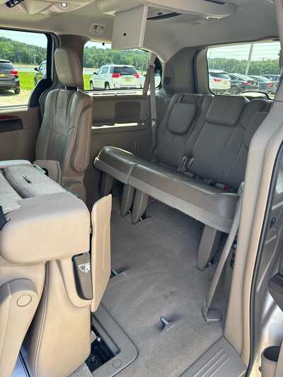 2016 Chrysler Town & Country, $8900. Photo 11