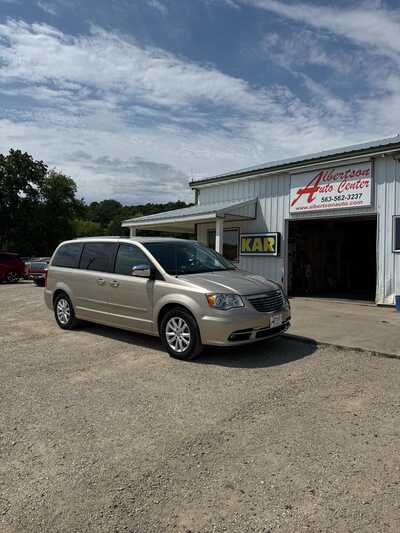 2016 Chrysler Town & Country, $8900. Photo 2