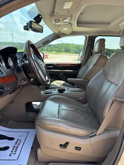 2016 Chrysler Town & Country, $8900. Photo 8