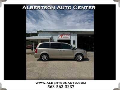 2016 Chrysler Town & Country, $8900. Photo 1