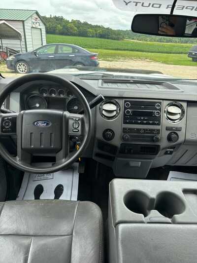 2011 Ford F350 Crew Cab, $18500. Photo 3