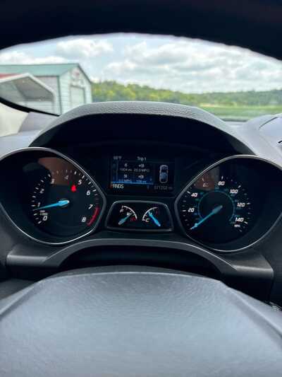 2016 Ford Escape, $11900. Photo 3