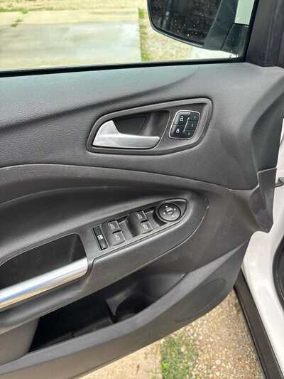 2016 Ford Escape, $11900. Photo 6