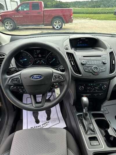 2017 Ford Escape, $13500. Photo 4