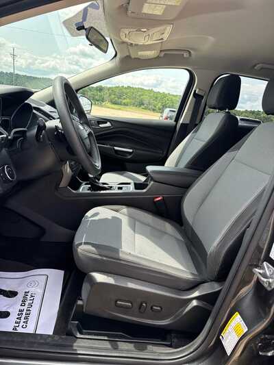 2017 Ford Escape, $13500. Photo 7