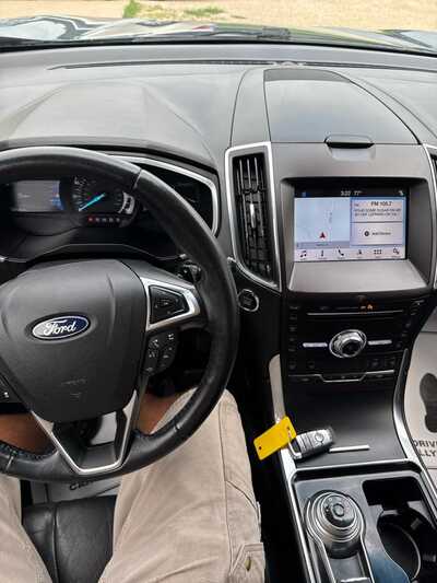 2019 Ford Edge, $11500. Photo 4