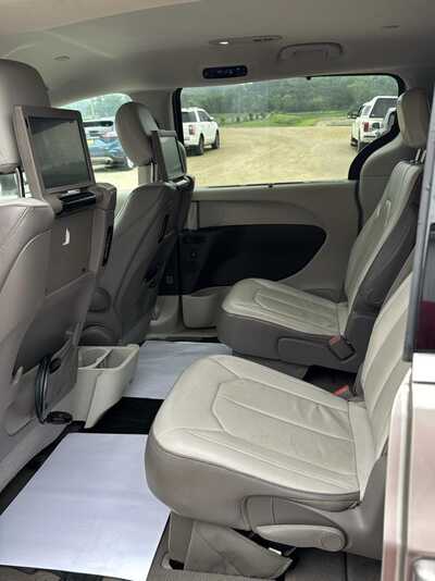 2017 Chrysler Pacifica, $10900. Photo 10