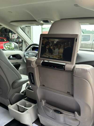 2017 Chrysler Pacifica, $10900. Photo 12