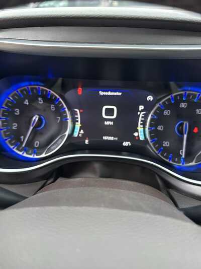 2017 Chrysler Pacifica, $10900. Photo 3