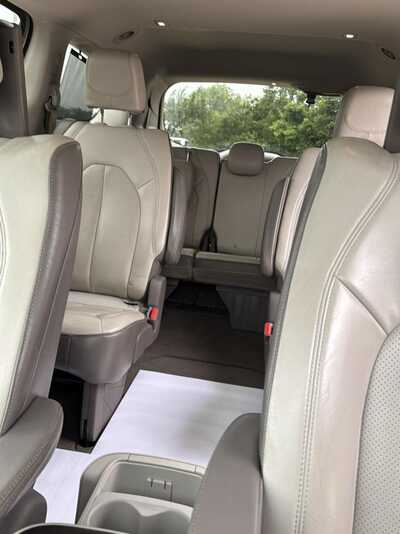 2017 Chrysler Pacifica, $10900. Photo 9