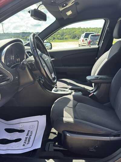 2014 Chrysler 200, $3500. Photo 6