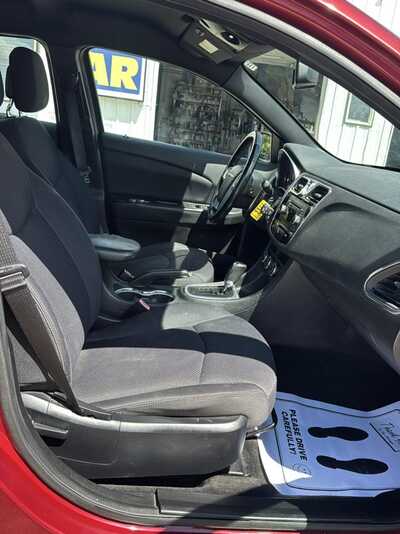 2014 Chrysler 200, $3500. Photo 8