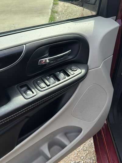 2016 Dodge Grand Caravan, $4900. Photo 5