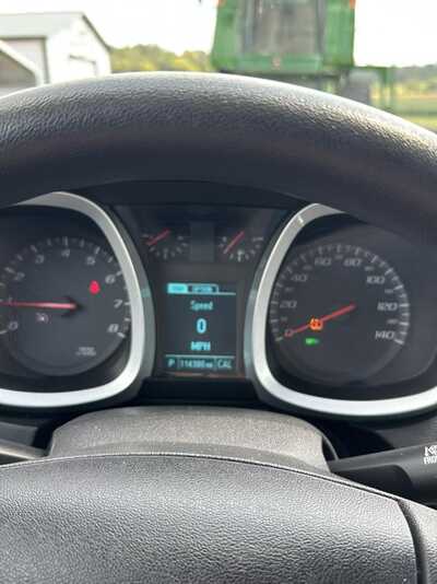 2017 Chevrolet Equinox, $9500. Photo 3