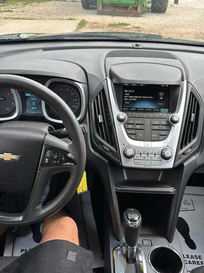2017 Chevrolet Equinox, $9500. Photo 4