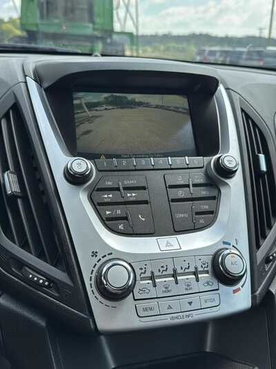 2017 Chevrolet Equinox, $9500. Photo 5