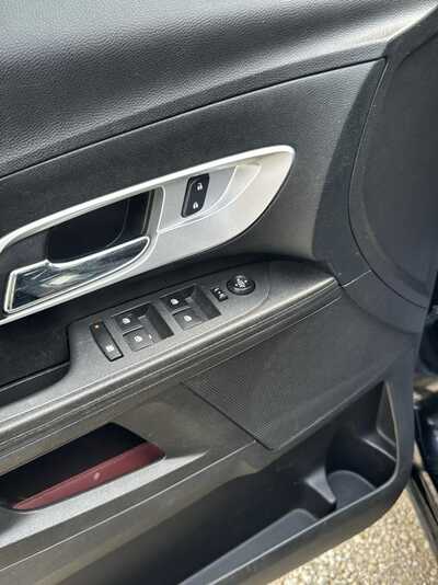 2017 Chevrolet Equinox, $9500. Photo 6