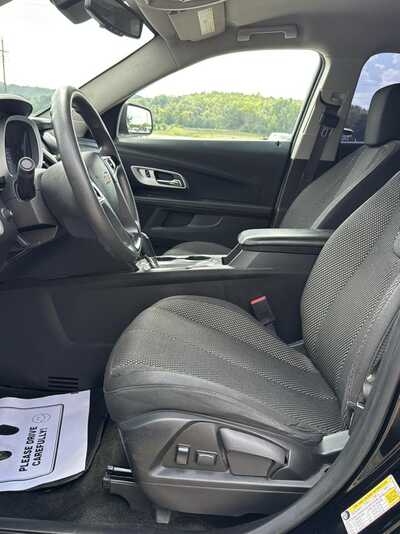 2017 Chevrolet Equinox, $9500. Photo 7