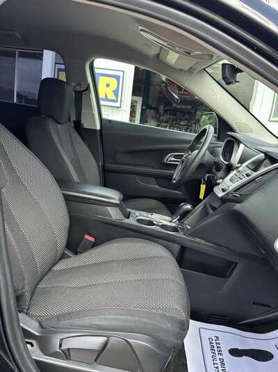 2017 Chevrolet Equinox, $9500. Photo 8