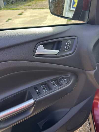 2014 Ford Escape, $4900. Photo 5