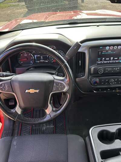 2017 Chevrolet 1500 Crew Cab, $12900. Photo 4