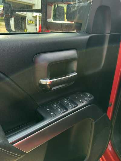 2017 Chevrolet 1500 Crew Cab, $12900. Photo 5