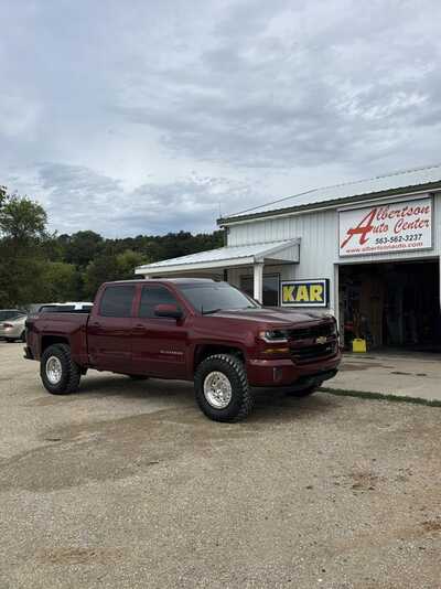 2017 Chevrolet 1500 Crew Cab, $18500. Photo 2