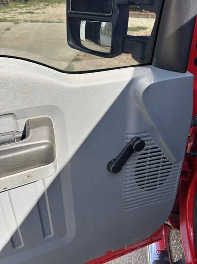 2016 Ford F250 Crew Cab, $10900. Photo 5