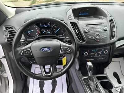 2018 Ford Escape, $10900. Photo 4