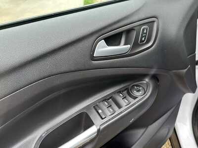 2018 Ford Escape, $10900. Photo 5