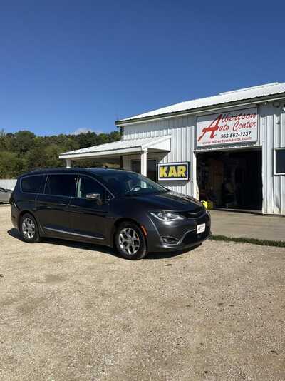 2018 Chrysler Pacifica, $12900. Photo 2