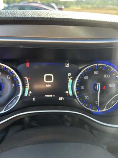 2018 Chrysler Pacifica, $12900. Photo 3