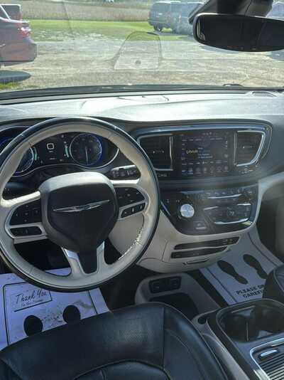2018 Chrysler Pacifica, $12900. Photo 4
