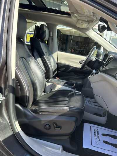2018 Chrysler Pacifica, $12900. Photo 9