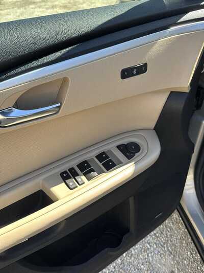 2011 Chevrolet Traverse, $1900. Photo 5