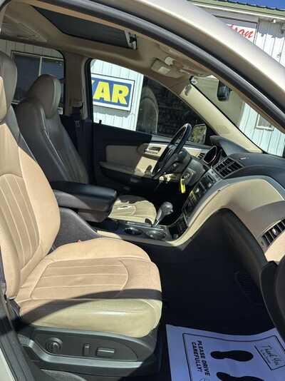 2011 Chevrolet Traverse, $1900. Photo 7